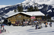 © Berghaus Stoss: Aussenansicht im Winter