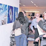 Die Bilderausstellung der vier K&uuml;nstler fand bei den Besuchern grosse Beachtung. Bilder Kurt Kassel
