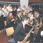Die Roof Groove Big Band spielte am Weihnachtskonzert mit Rasse und Spritzigkeit. Bild Lilo Etter