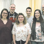 Hinten von links: Andr&eacute; Schelbert (Kt. Musikveteran), Fabian Gunz (neuer Aktuar), Peter F&uuml;chslin (Neumitglied). Vorne links: Ramona K&auml;lin (Pr&auml;sidentin), Lisa Ochsner (Neumitglied), Daniela Masar (Ehrenmitglied FMG). Foto: zvg