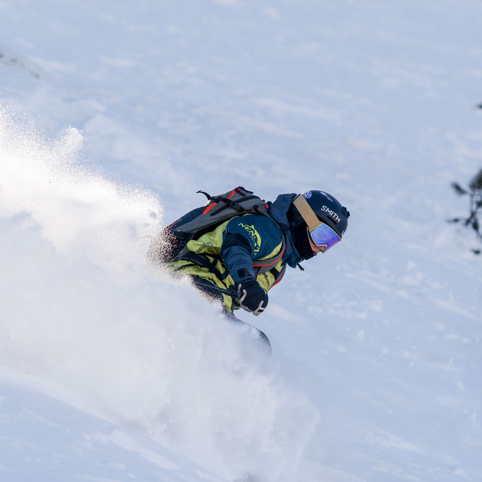 Nendaz_Freeride_2_étoiles_poudreuse_2021 (Lévy Loye)