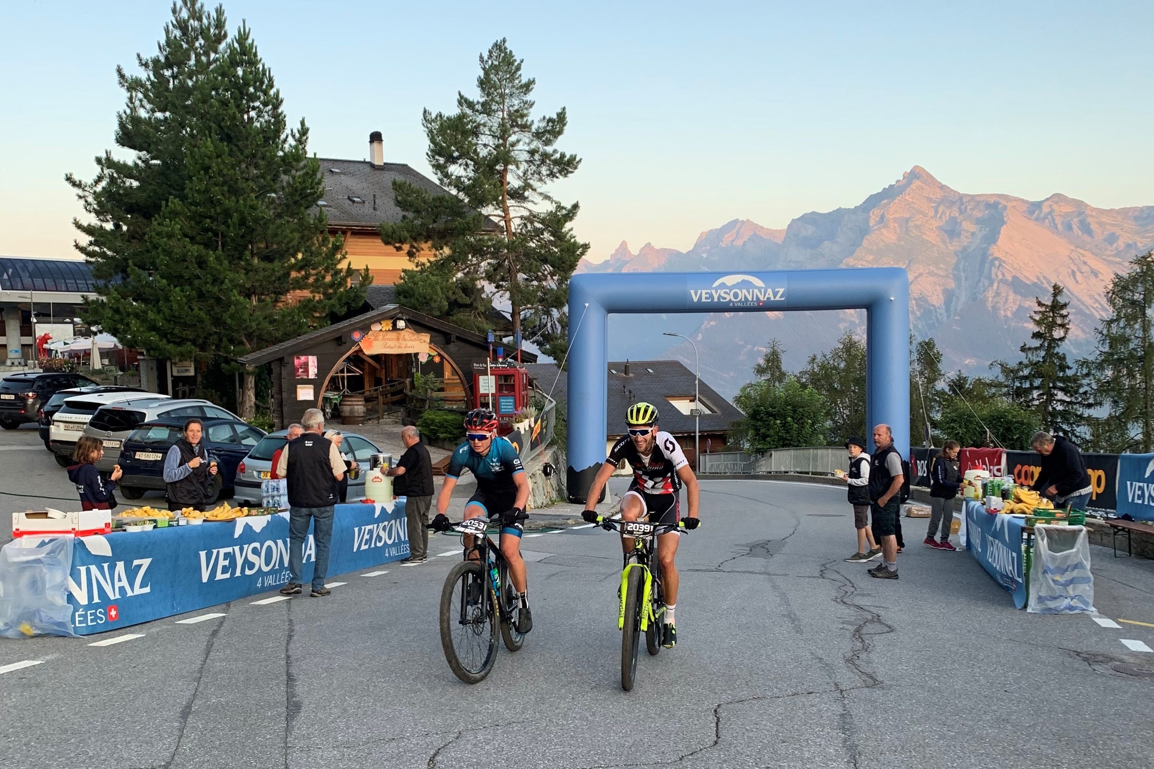 Grand_Raid_cyclistes_arche_panorama_Magrappé_2019 (Veysonnaz_Tourisme)