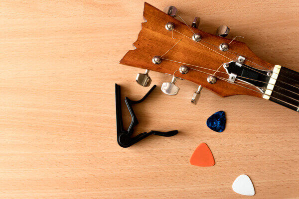 acción de la guitarra eléctrica