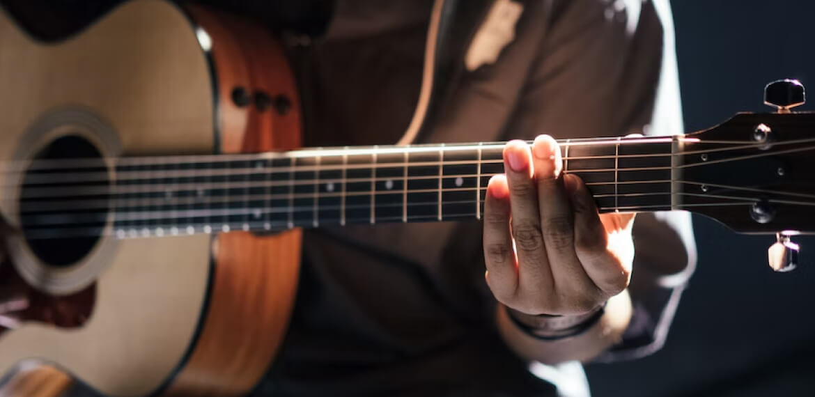 Subir Mordrin tanto Como aprender a tocar la guitarra guía básica para principiantes |  Guitarboosters