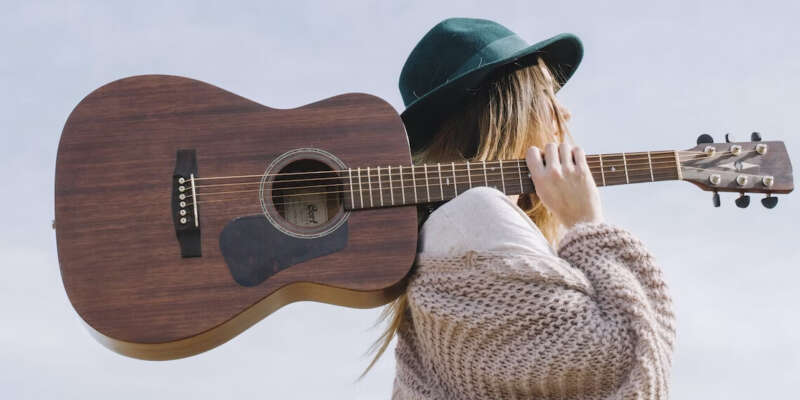 Melodías Iniciales: Las Mejores Guitarras Acústicas para Principiantes