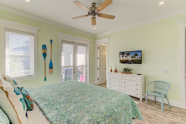 Primary Bedroom 2nd Floor - King Bed