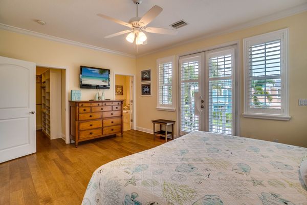 Downstairs Primary Bedroom - King Bed