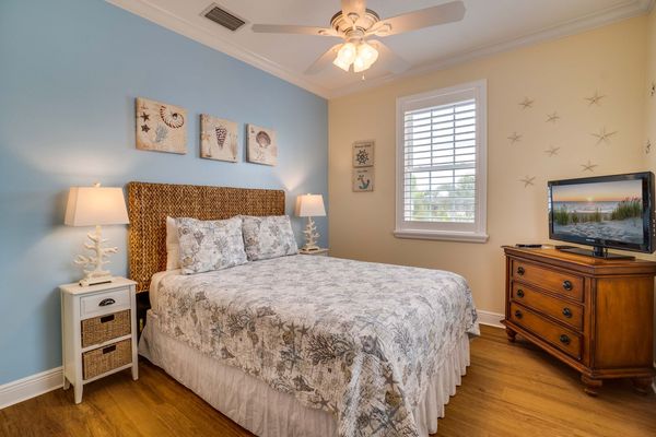 Bedroom 3 - Queen Bed