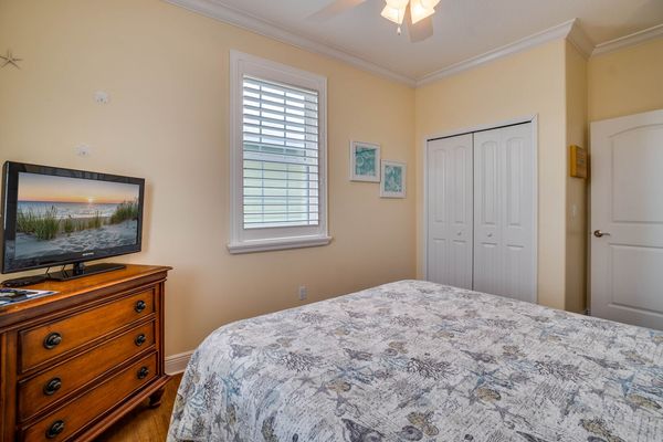 Bedroom 3 - Queen Bed