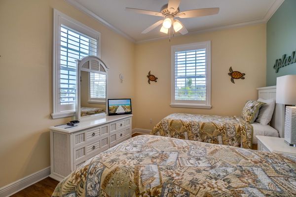 Bedroom 4 - 2 Twin Beds