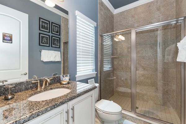 En-suite bathroom with walk in shower