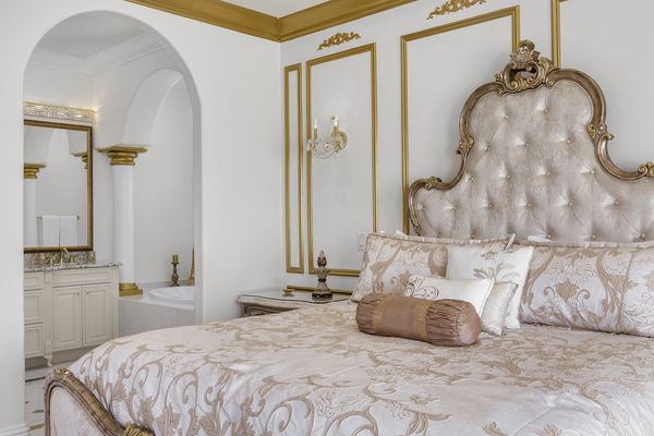 Located on the second floor, the bride will have plenty of privacy and space to be pampered