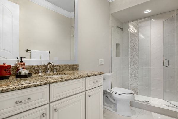 The oriental theme continues in this en-suite bathroom