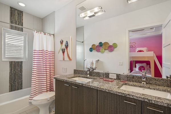 The ensuite or en-sweet bathroom for the kids