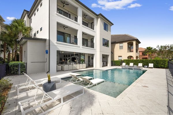 Soak up the famous Florida sunshine on these comfortable sun loungers