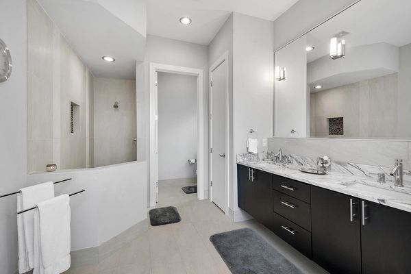 It also features a large walk-in shower