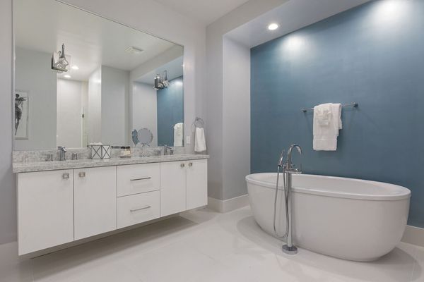 Ensuite bathroom to grand master suite 2