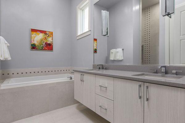 Ensuite bathroom to master suite 5