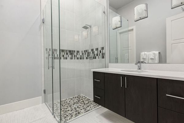 Ensuite bathroom to suite 7