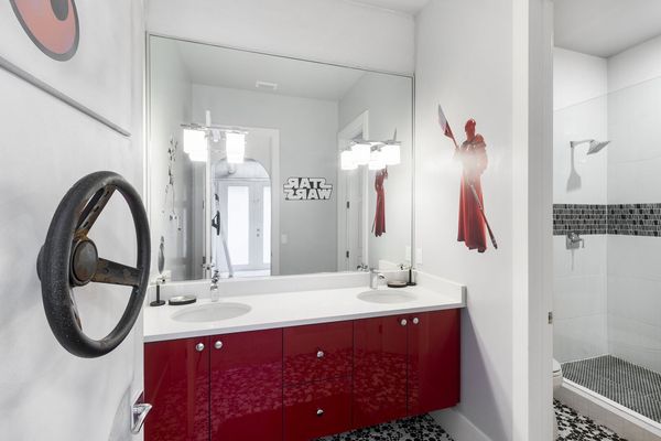 Ensuite bathroom to suite 9