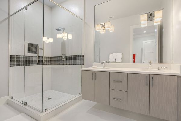 Ensuite bathroom to suite 10