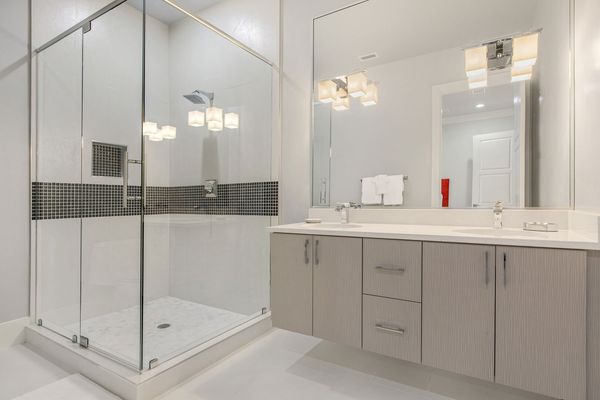 Ensuite bathroom to suite 10