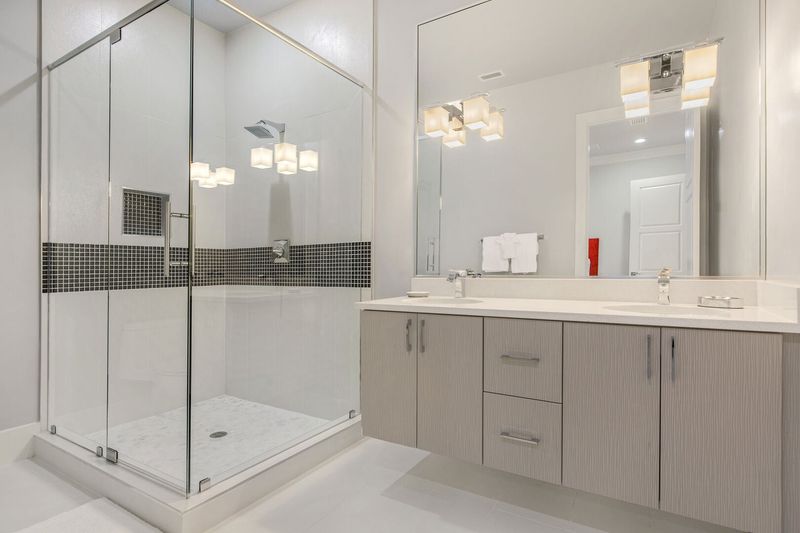 Ensuite bathroom to suite 10