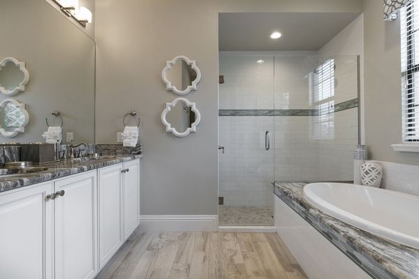 The en-suite bathroom features a walk-in shower and garden tub