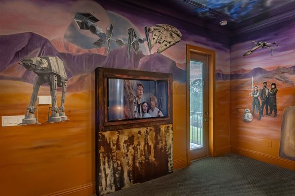 50-inch SMART TV to watch all your favorite shows