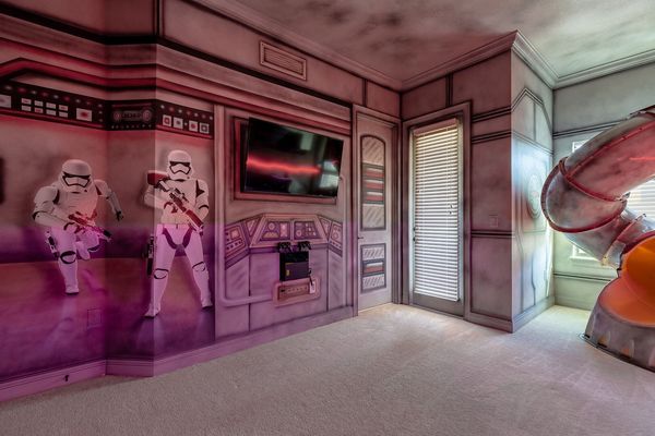 Kids can play PS4 on their SMART TV