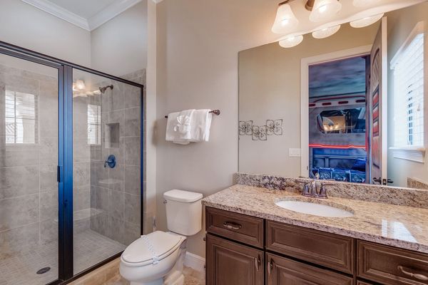 En-suite bathroom for convenience