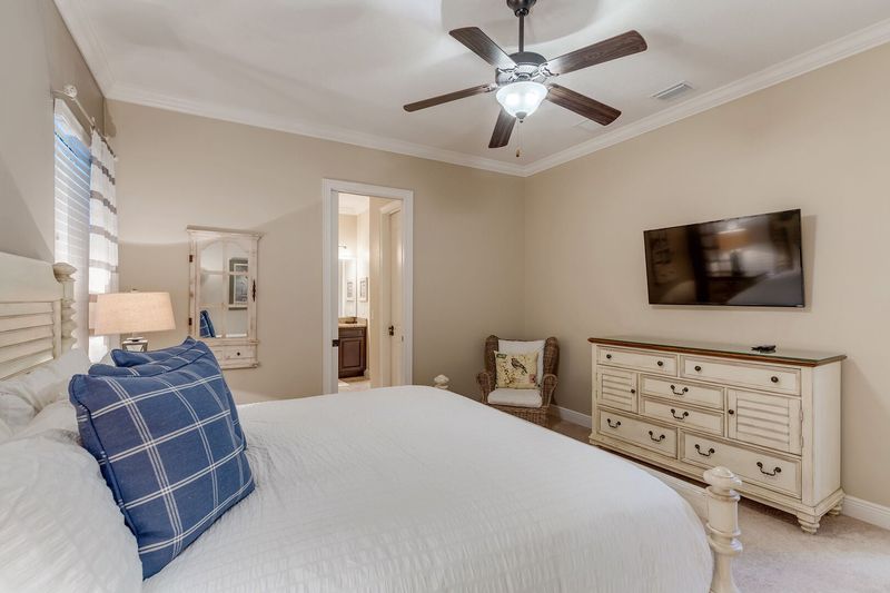 A SMART TV is mounted across from the king bed
