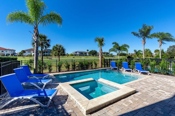 Take in the spectacular views of Reunion's magical golf courses