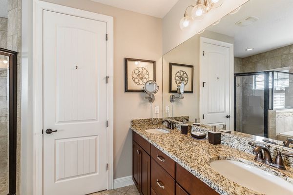 En-suite bathroom with dual vanity