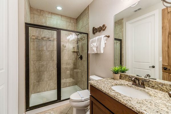 The en-suite bathroom features a walk-in shower