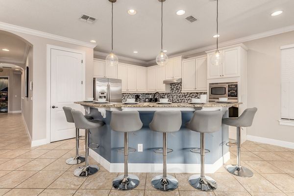 Enjoy your breakfast on the kitchen bar with seating for 6