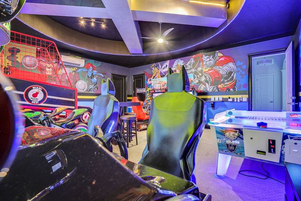 Play games on the retro multi-arcade game system or compete with the dual OutRun 2012 Coast 2 Coast racers