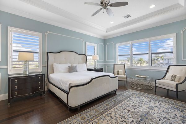 Atlantic Ocean Suite has a king bed, en-suite bathroom, and SMART TV