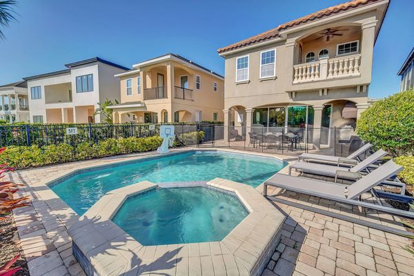 A relaxing private spillover spa