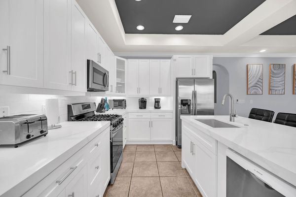 The kitchen is fully equipped for cooking meals together as a famliy