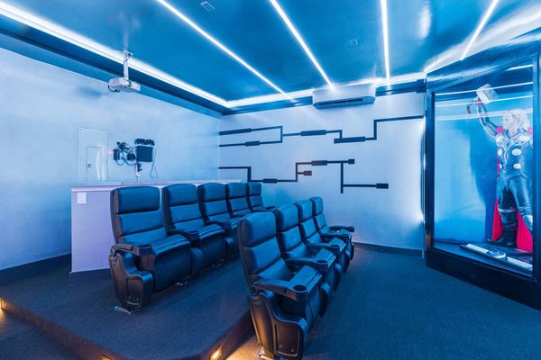 Featuring 9 comfortable recliners, 4 seats at the bar, a 120 inch movie screen, Apple TV 2 and PS4