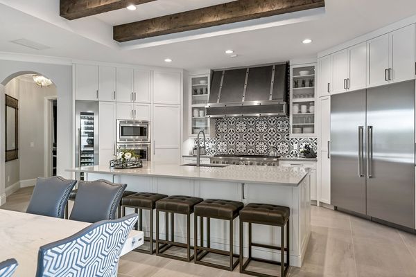 The kitchen breakfast bar has seating for 6