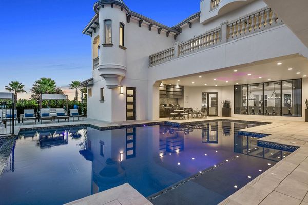 Complete your evening while relaxing by your own pool with fun spa lights