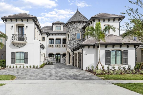 Book your stay today at Reunion Chateau