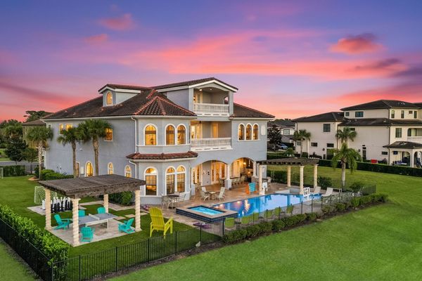 Unbeatable location only miles away from Disney World