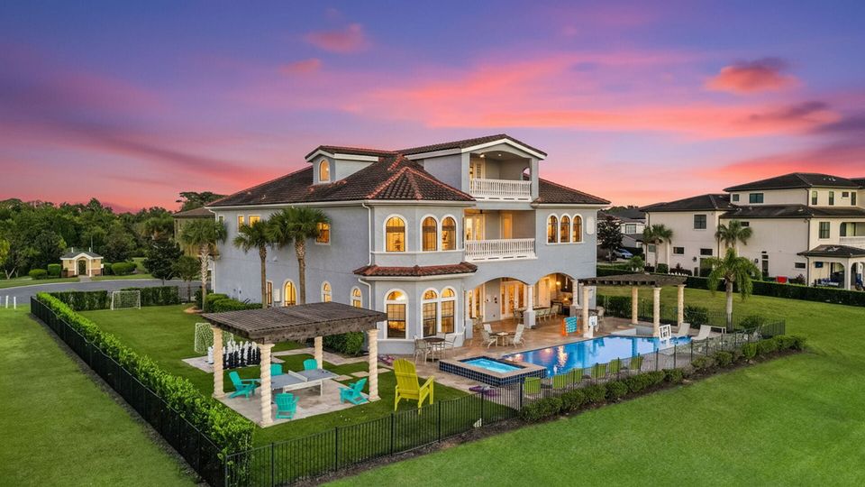 Unbeatable location only miles away from Disney World