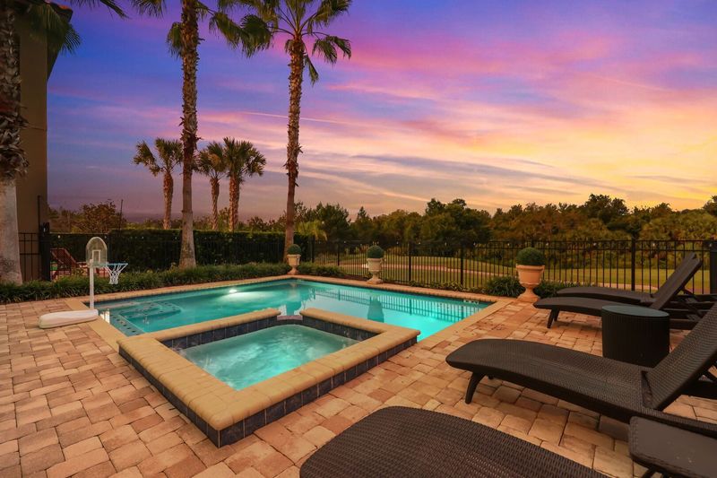 A beautiful oversized pool deck to enjoy the Florida area.