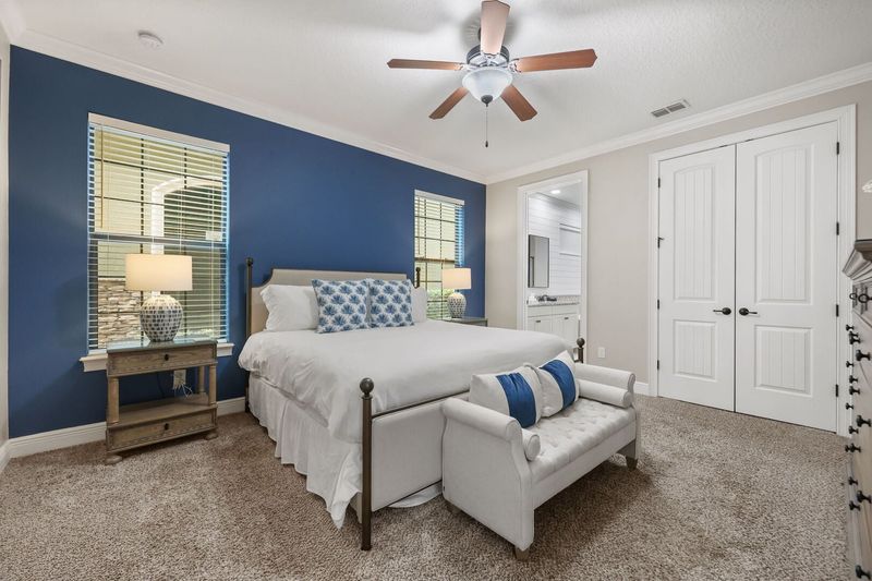 The ground floor King suite is Italian themed, with beautiful decor and a King sized bed.