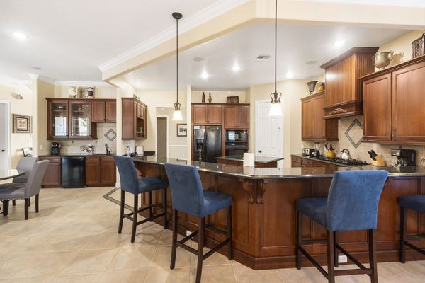 Large breakfast bar with seating for 4