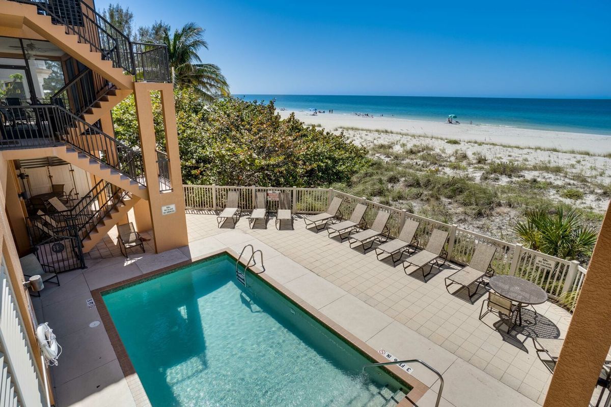 Community Beachfront Pool